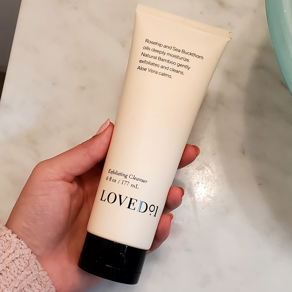 Love Exfoliating Cleanser - Cream and Black
